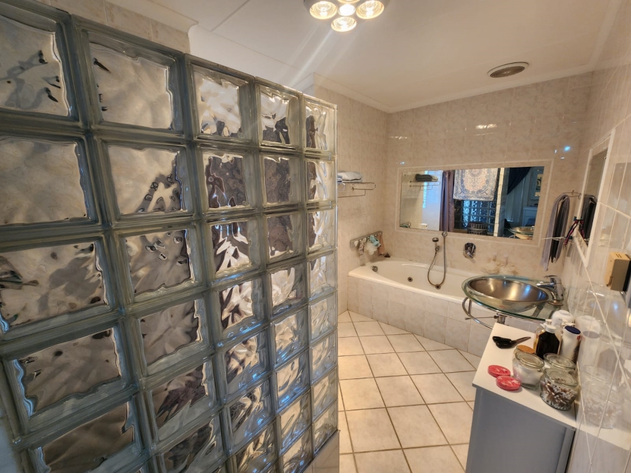 3 Bedroom Property for Sale in Menkenkop Western Cape